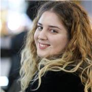 Ho vissuto in America in passato e ho completato un corso di laurea interamente in inglese.